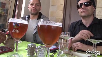 Play Simona, patronne d'une pizzeria veut une bonne défonce