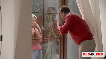 Play The pervert old man and the shy teen girl