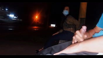 Play Serious !! I run the risk of putting my dick in front of this woman waiting for the bus... How will she react?
