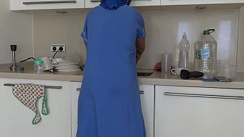 Play Algerian Cuckold Milf Living in Paris