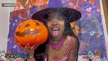 Play Morena Rabuda plays with her horny penile pumpkin squirts on halloween night