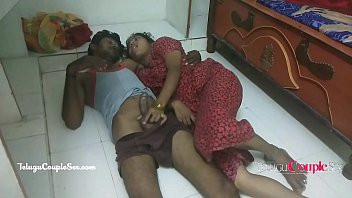 Play Desi Indian telugu couple fucking on the floor