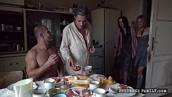 Play Perverse-family-unexpected-breakfast