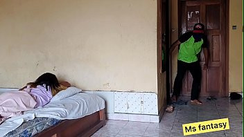 Play Sex starved Bank managers wife cheats on hubby with a burglar